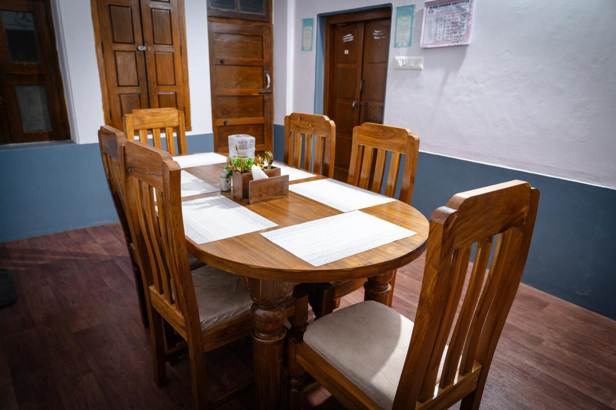 Leo Vishroam Hostel ไมซอร์ ภายนอก รูปภาพ
