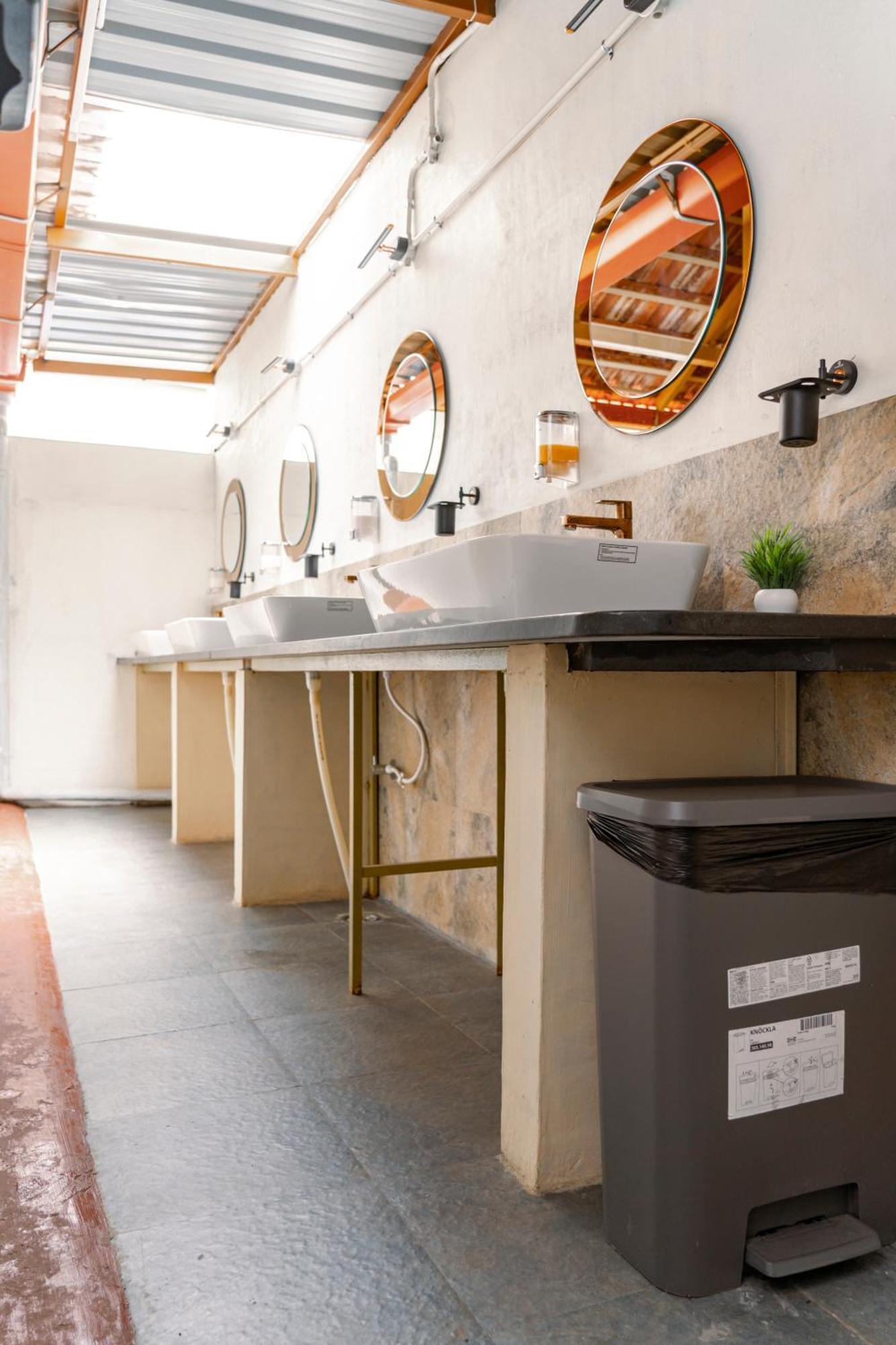 Leo Vishroam Hostel ไมซอร์ ภายนอก รูปภาพ