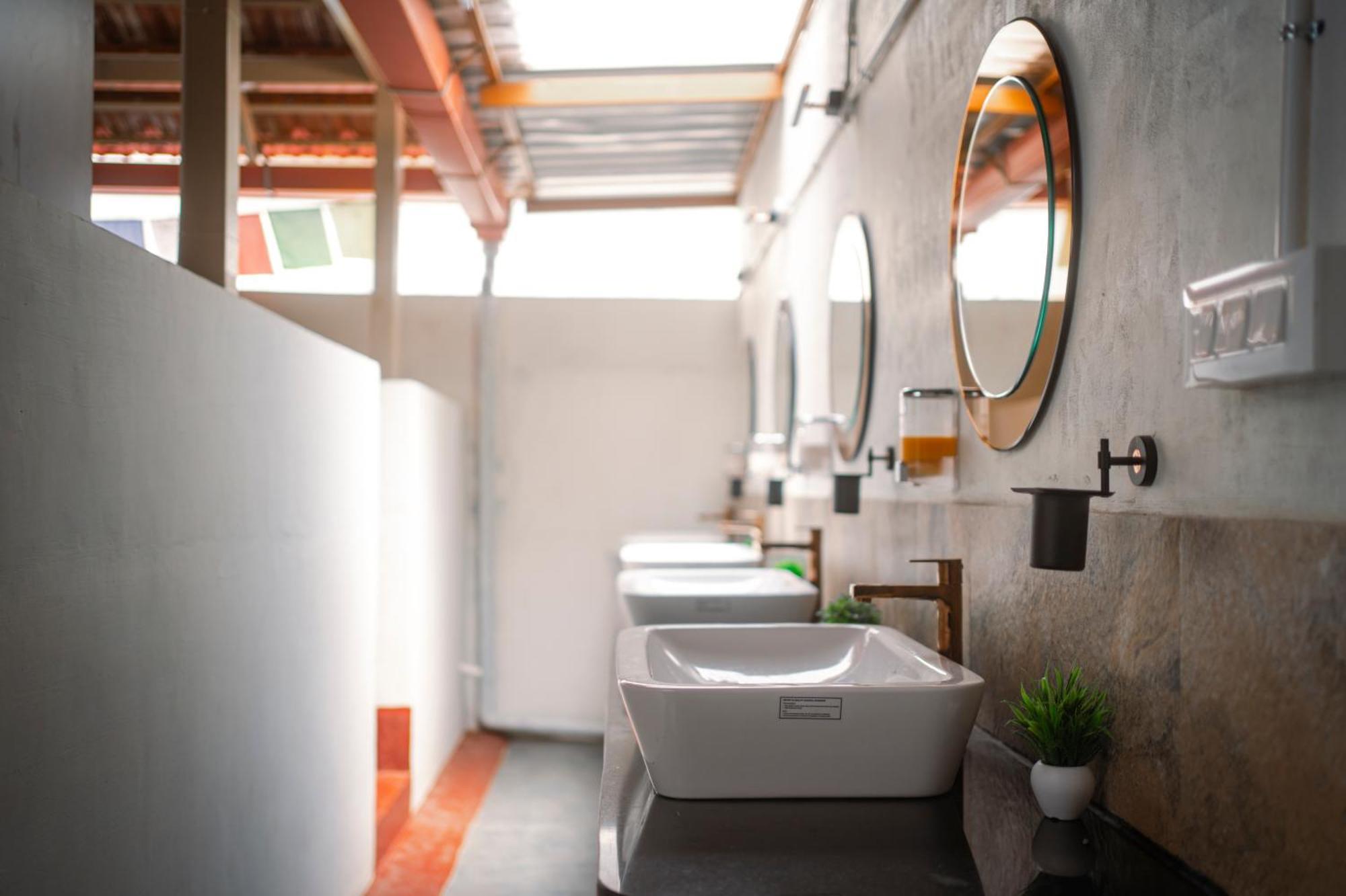 Leo Vishroam Hostel ไมซอร์ ภายนอก รูปภาพ